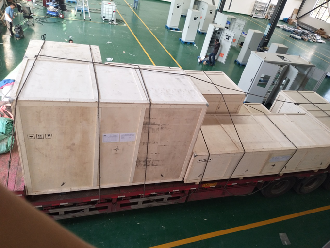 我公司意大利布西大功率整流成套項目設備裝車(chē)發(fā)貨