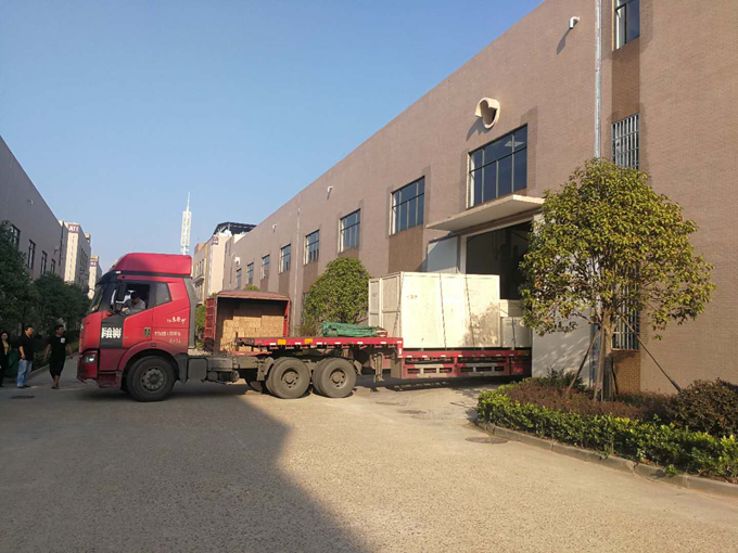 我公司意大利布西大功率整流成套項目設備裝車(chē)發(fā)貨